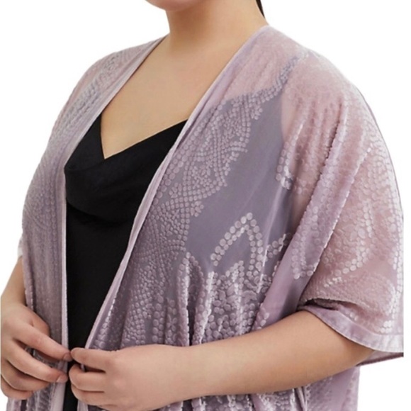 Torrid Women's Plus Size Floral
Velvet Fringe Kimono - Picture 3 of 7